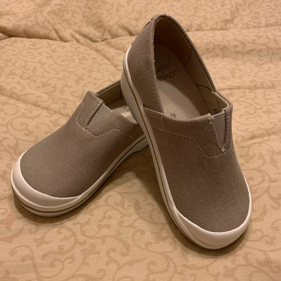 Dansko Other - Dansko Vesta canvas clogs - EU size 29